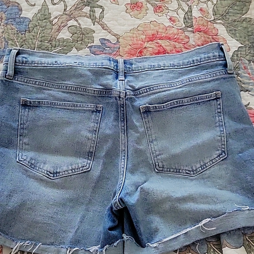 Shorts - Picture 3 of 3